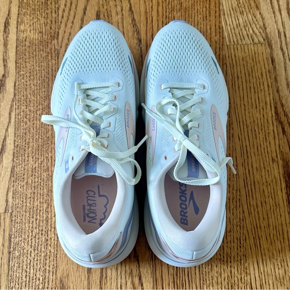 Brooks Ghost 15 women's running shoes in the Snow White, Blush, and Cosmic Sky - Picture 3 of 4